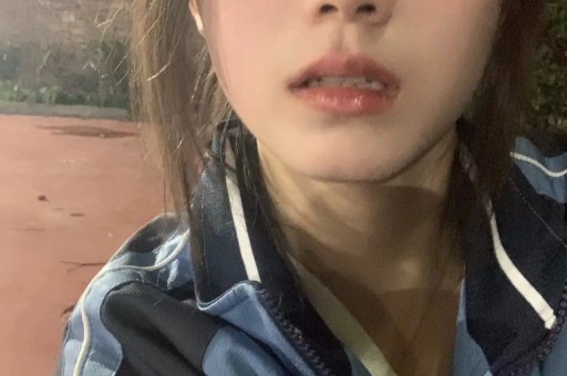 网红“表妹李KK”自曝破产！未婚生女后掉粉上百万转行去卖小吃